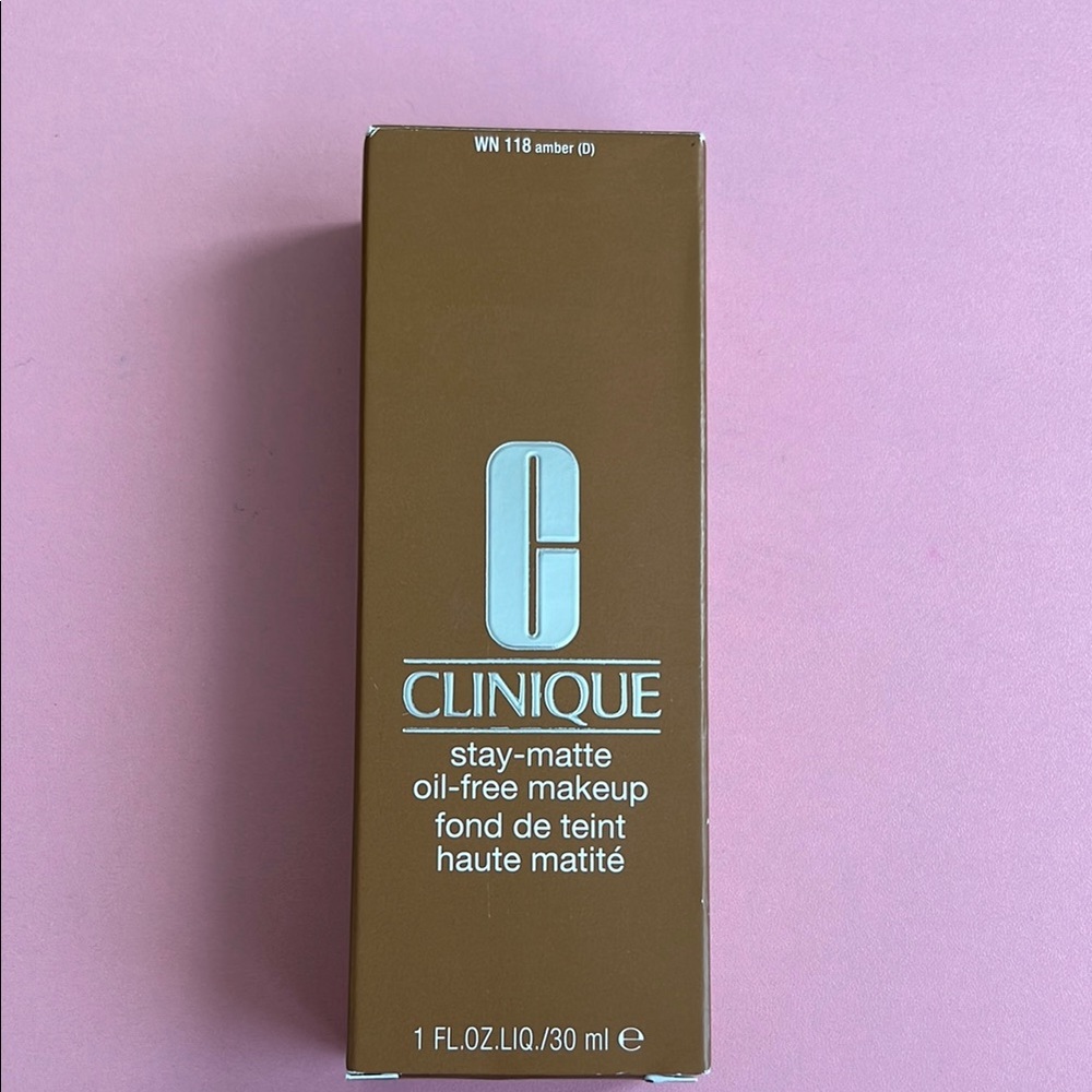Clinique Stay-Matte Oil-Free Makeup